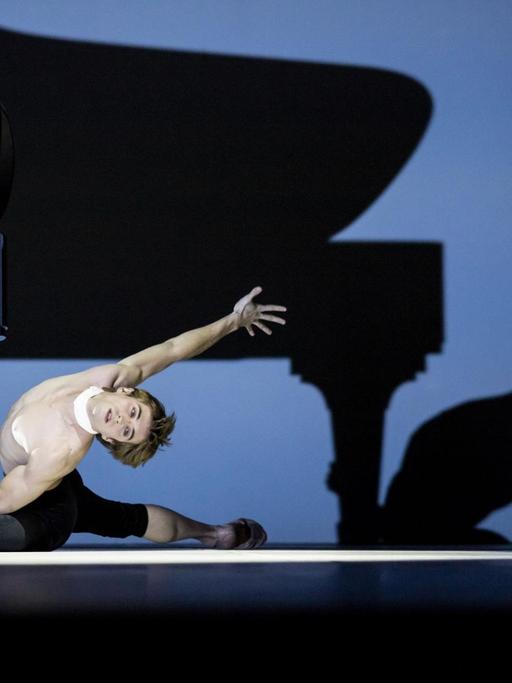 Aleix Martinez tanzt in John Neumeiers "Beethoven-Projekt" am Hamburger Ballett, 24. Juni 2018