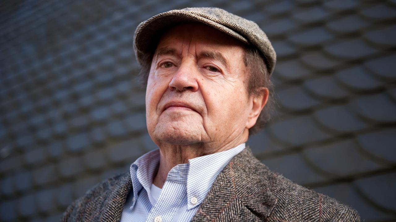 Der Maler, Cartoonist, Illustrator und Kinderbuchautor Hans Traxler, aufgenommen 2012.
