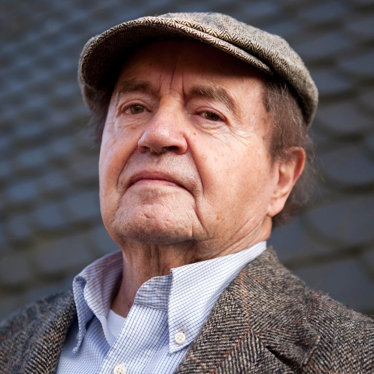 Der Maler, Cartoonist, Illustrator und Kinderbuchautor Hans Traxler, aufgenommen 2012.