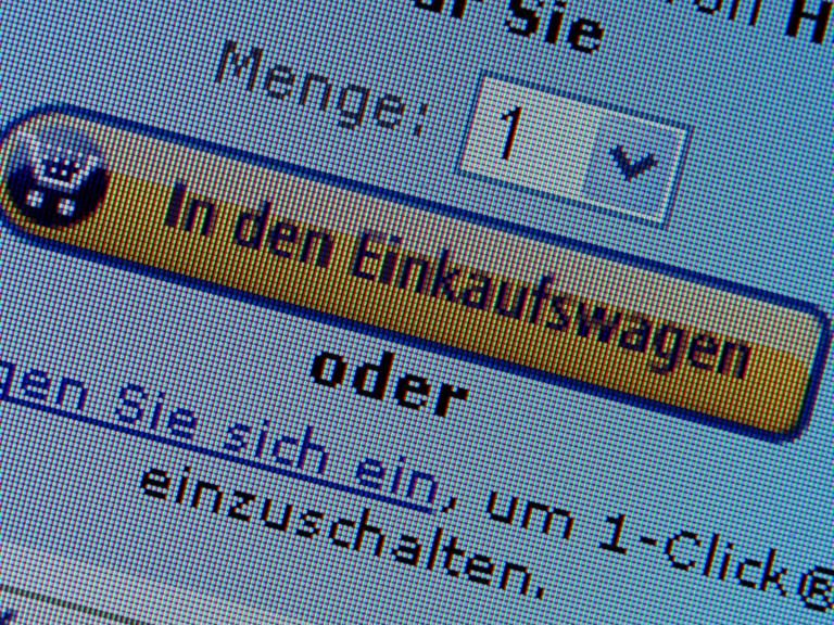 Die Anzeige eines elektronischen Warenkorbs auf einem Computerbildschirm auf der Internetseite eines Onlinehändlers, aufgenommen am 10.01.2014 in Schwerin (Mecklenburg-Vorpommern).