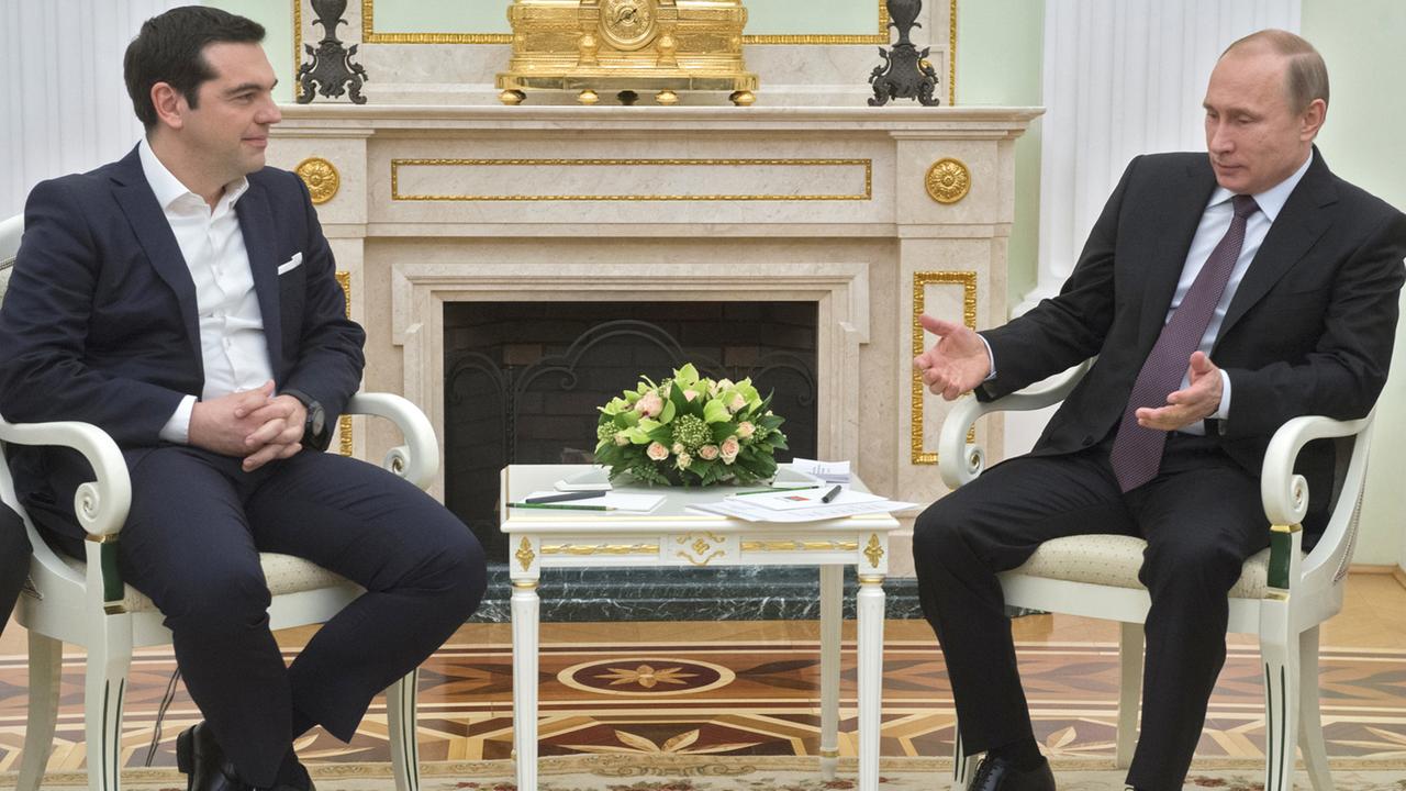 Russlands Präsident Putin (r.) und der griechische Regierungschef Tsipras beim Treffen im Kreml.