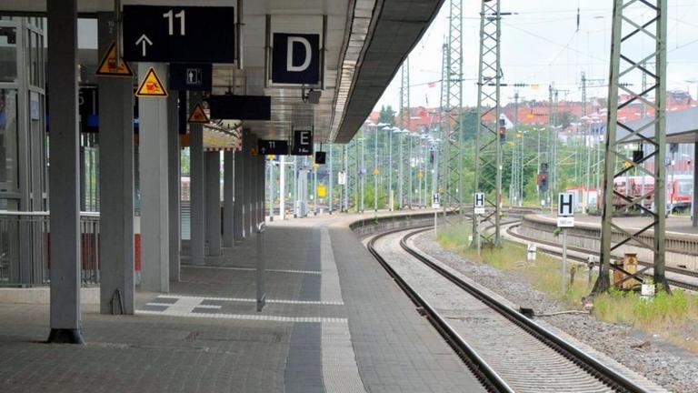 Ein leerer Bahnsteig im Saarbrücker Hauptbahnhof am 20. Mai 2015