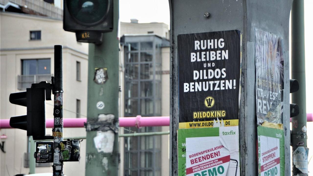 Die Werbung des Online-Sexshops "Dildoking" sorgte während der ersten Welle der Pandemie für ein Schmunzeln auf den Straßen Berlins.
