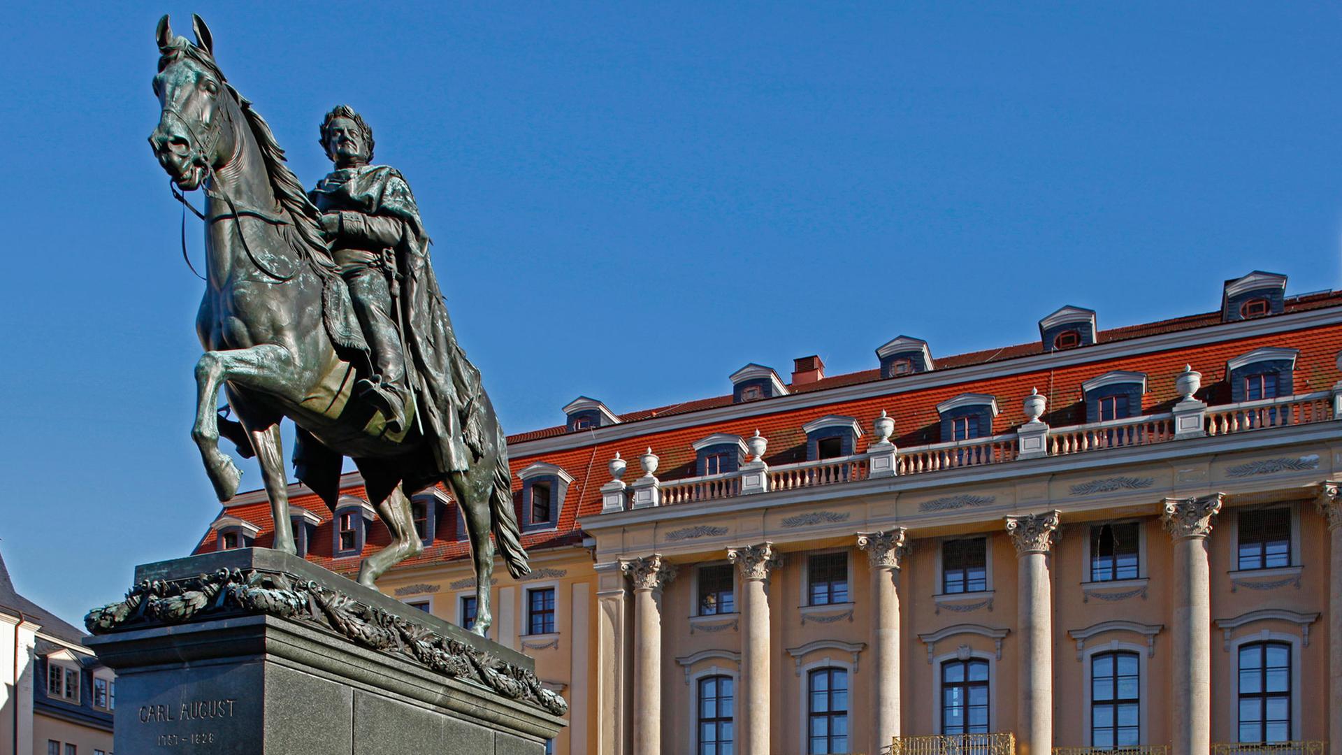 Der Platz der Demokratie in Weimar. Der Platz der Demokratie in Weimar.