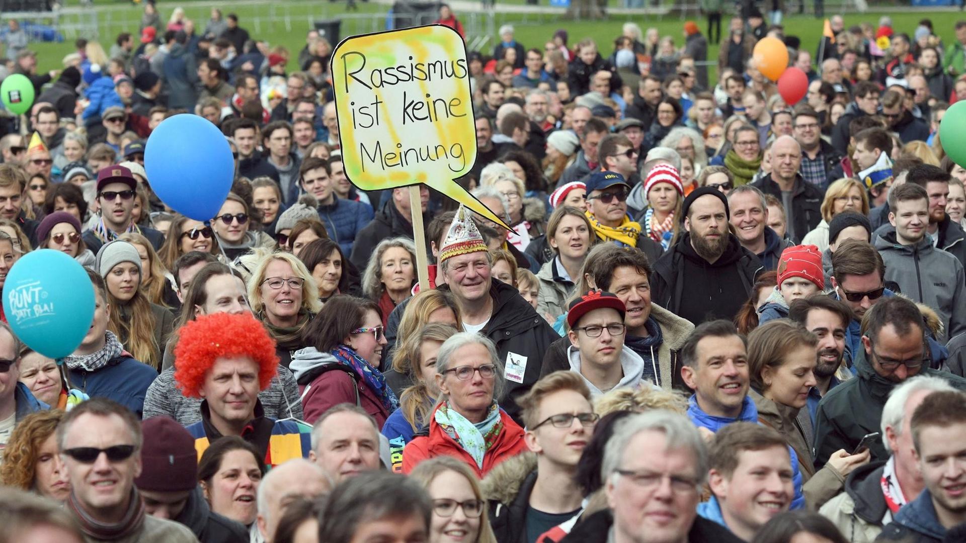 Proteste in Köln - Tausende demonstrieren gegen AfD-Parteitag