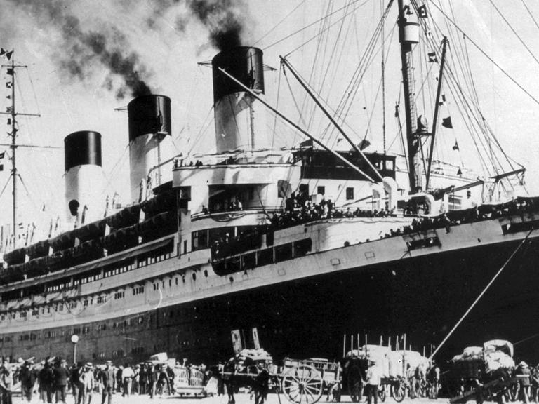 Der deutsche Luxusdampfer "Cap Arcona" wurde 1945 in Lübeck versenkt.