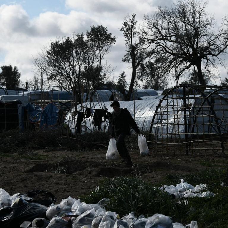 Momentaufnahme des Alltags und der Lebensbedingungen im Empfangs- und Identifikationszentrum des Flüchtlingslagers Vial auf der griechischen Insel Chios am Dienstag, 03. März 2020.