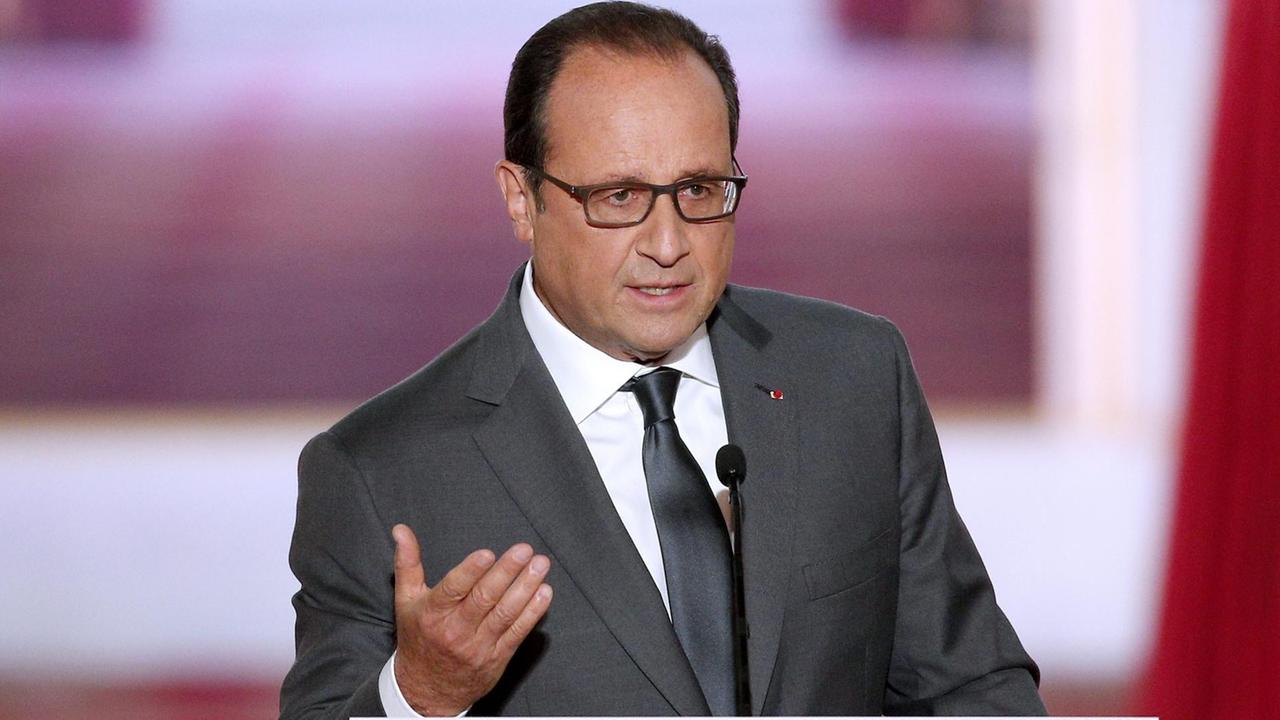 Frankreichs Präsident François Hollande spricht während einer Pressekonferenz im Pariser Elysee Palast