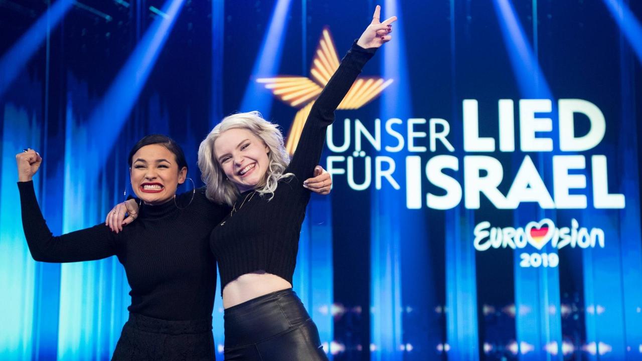 S!STERS, Laurita Spinelli (r) und Carlotta Truman, werden mit ihrem Song "Sister" Deutschland beim ESC in Tel Aviv vertreten.