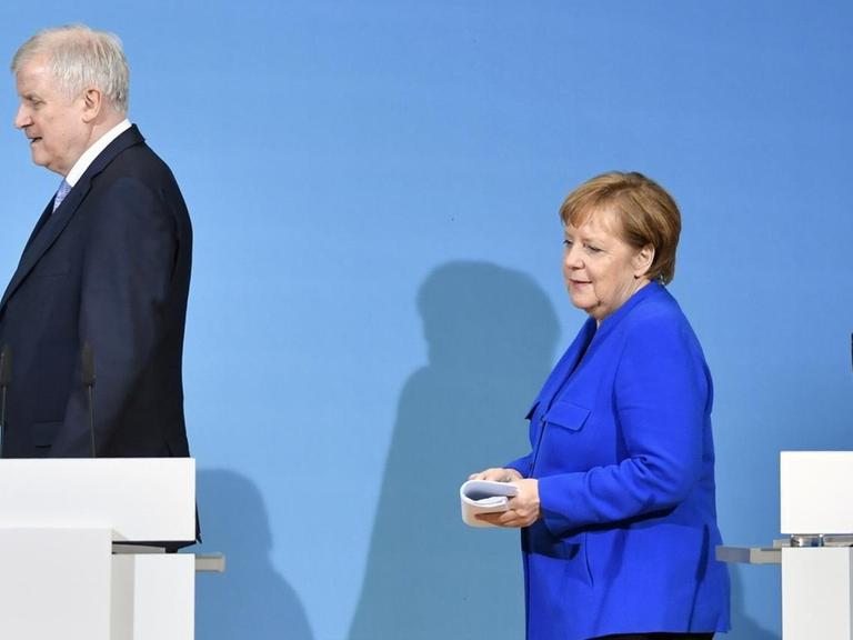 CSU-Chef Seehofer, Bundeskanzlerin und CDU-Chefin Merkel und der SPD-Vorsitzende Schulz präsentieren die Ergebnisse der Sondierungen.