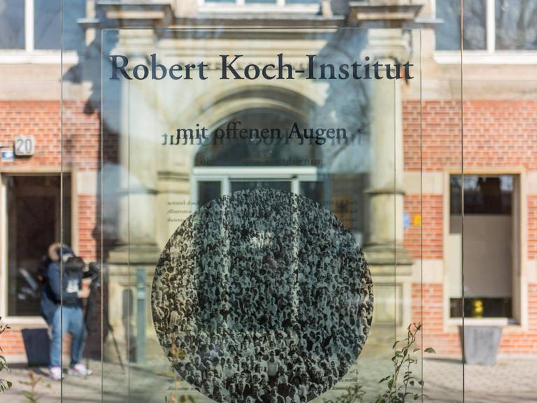 Das Robert Koch-Institut von außen - eine selbstständige deutsche Bundesoberbehörde für Infektionskrankheiten in Berlin