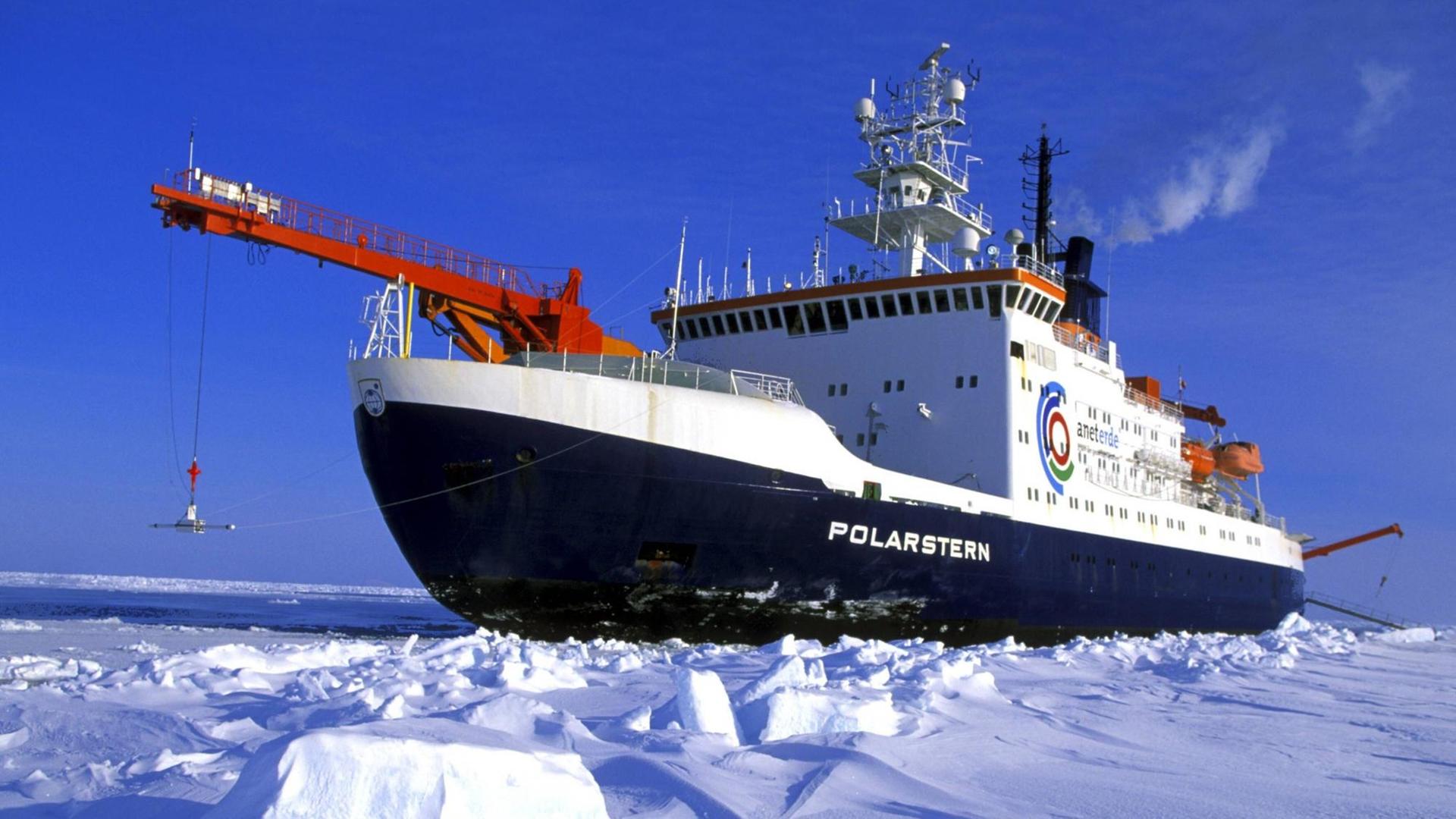 Forschungsschiff und Eisbrecher "Polarstern" vor Norwegen