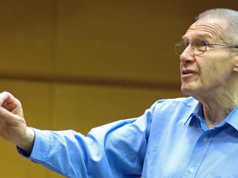 Der ungarische Komponist György Kurtág hält am 19.6.2009 in Budapest an der Central European University einen Meisterkurs ab.