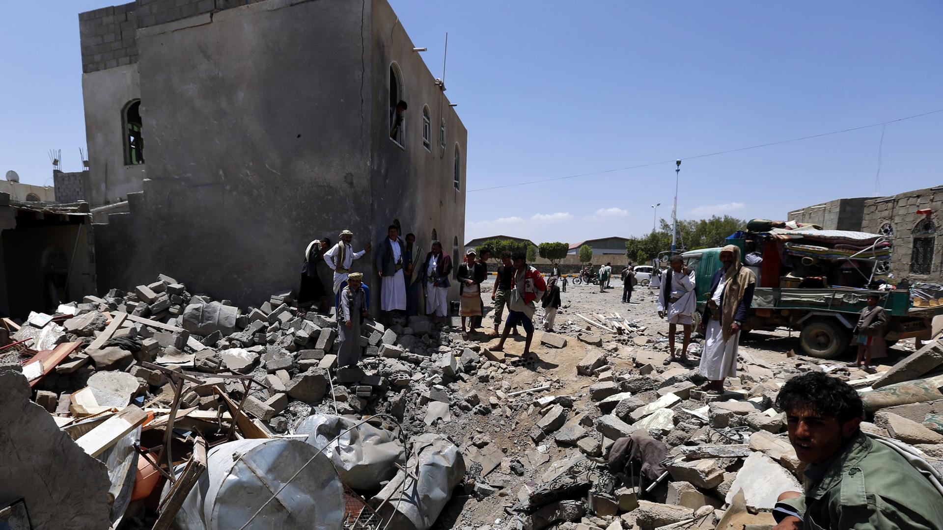 Ein zerstörtes Gebäude in der jemenitischen Stadt Sanaa.