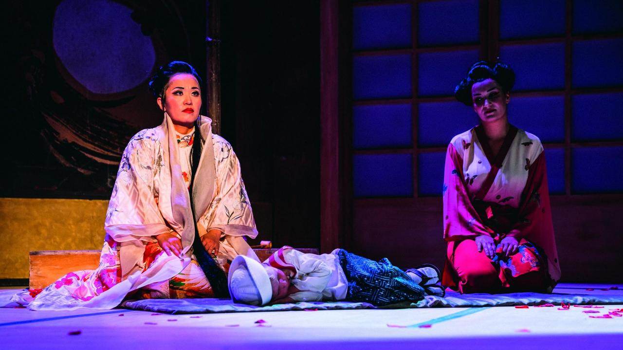 Sae-Kyung Rim und Mareike Jankowski in Madame Butterfly, Opernfestspiele Savonlinna