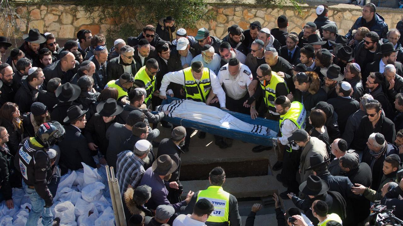 Ein Opfer der Anschläge von Paris wurde auf einem Friedhof in Jerusalem bestattet.