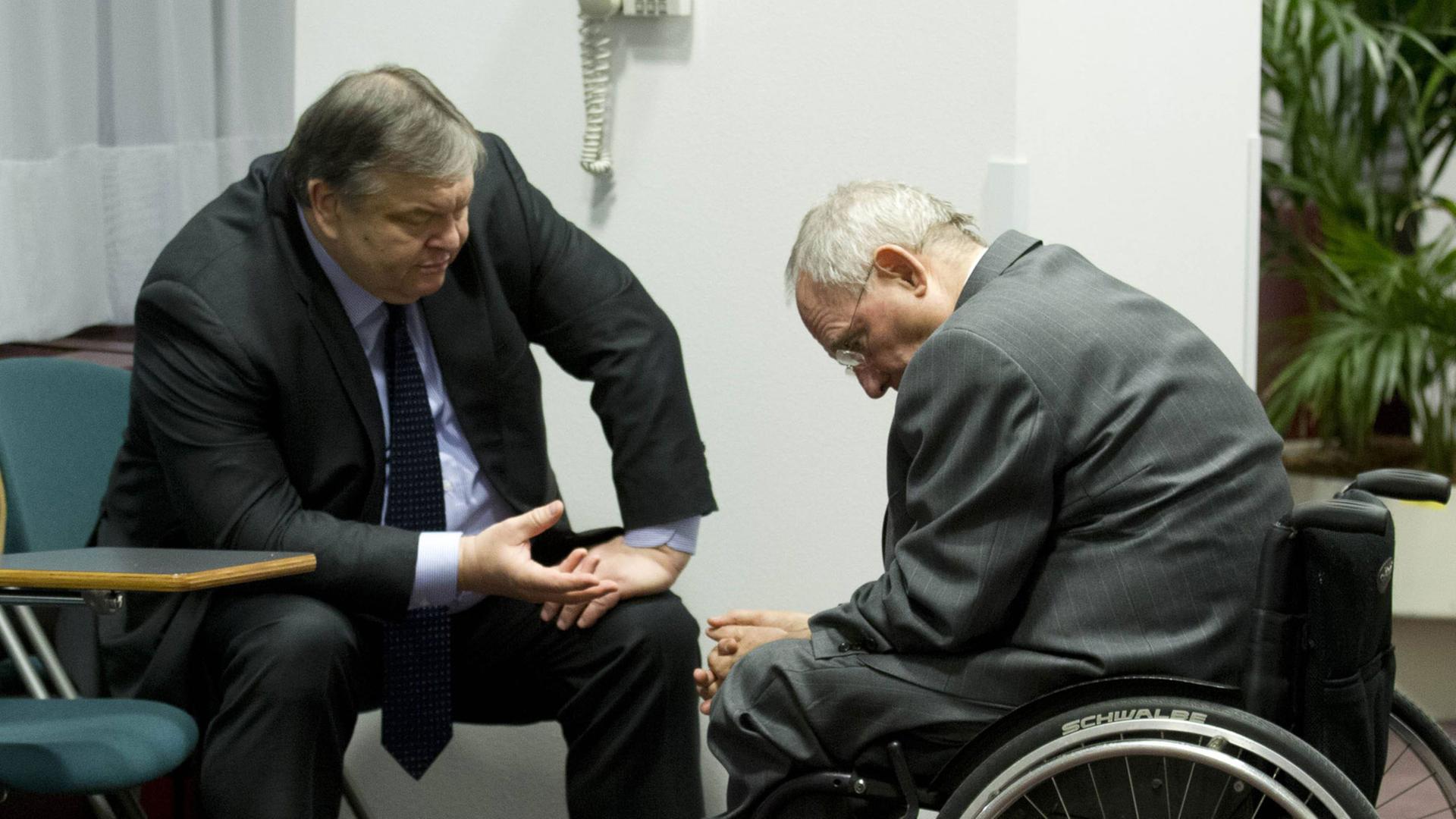 Bundesfinanzminister Wolfgang Schäuble (r.) 2012 mit seinem früheren griechischen Kollegen Evangelos Venizelos.