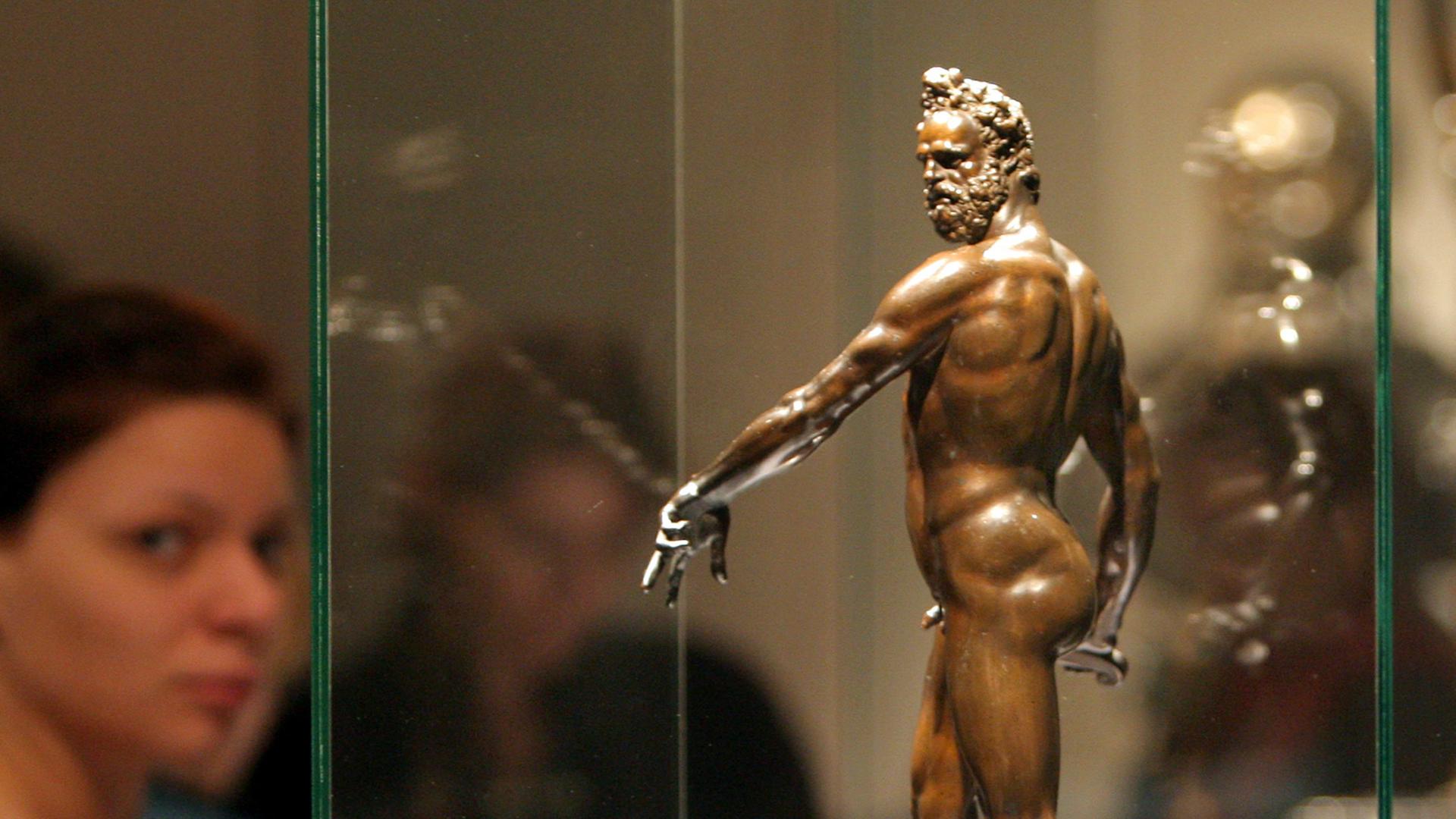 Mars" des italienischen Bildhauers Giambologna (1529-1608) Mars" des italienischen Bildhauers Giambologna (1529-1608)
