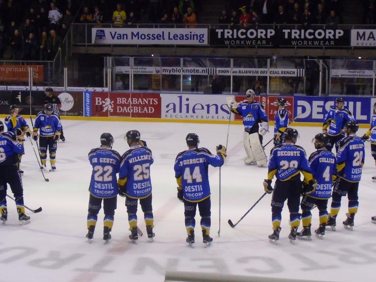 Die Tilburg Trappers bei einem Heimspiel in der deutschen Eishockey-Oberliga