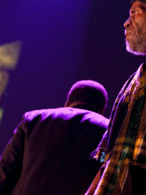 Die Band "The Last Poets" beie einem Auftritt mit dem Saxophonisten David Murray, 2010 in Paris.