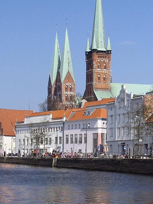 Die Hansestadt Lübeck mit der St. Petri Kirche.