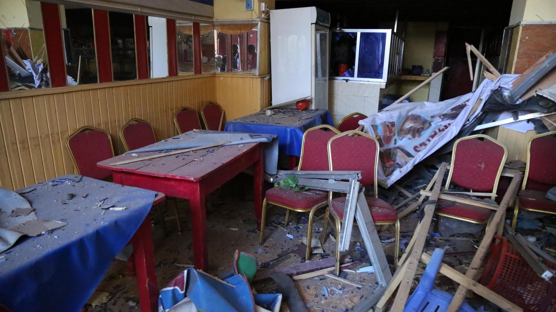 Die Innenansicht eines zerstörten Restaurants in Mogadischu nach einem Terroranschlag in Somalia.