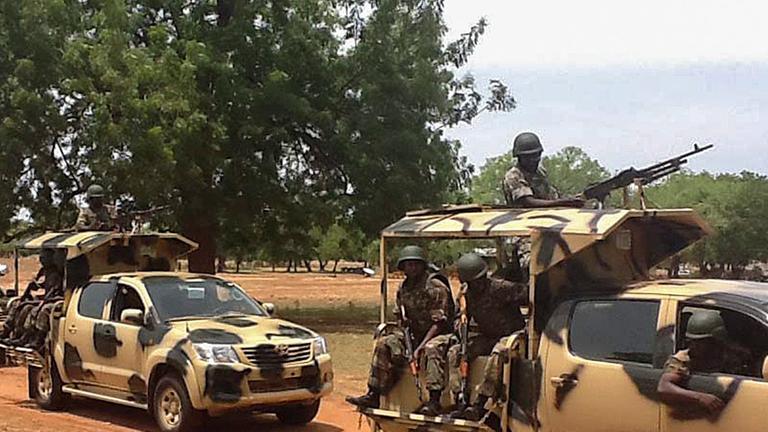 Nigerianische Soldaten treffen zu einem Kampfeinsatz gegen die islamistische Sekte Boko Haram im Nordosten des Landes ein.