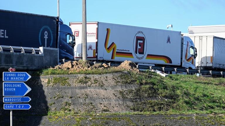 Lkw-Stau vor dem Kanaltunnel von Frankreich nach Großbritannien