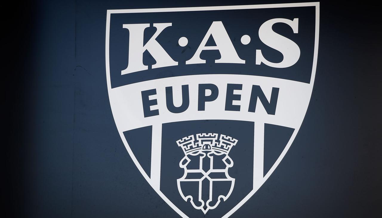 Das logo des Fußballvereins KAS Eupen in Belgien.