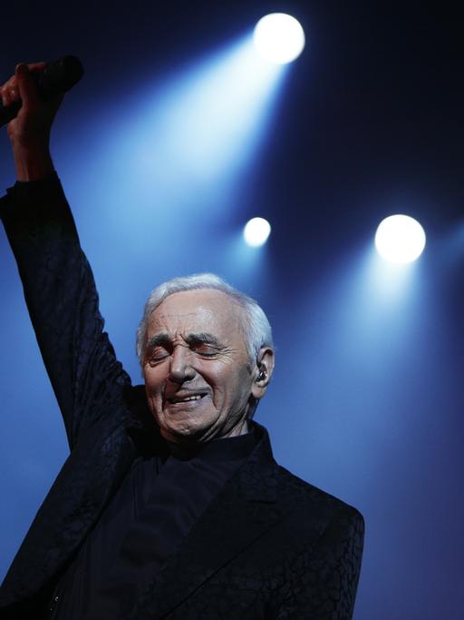 Der armenisch-französischer Sänger, Autor und Schauspieler Charles Aznavour bei einem Konzert in Yerevan 2014.