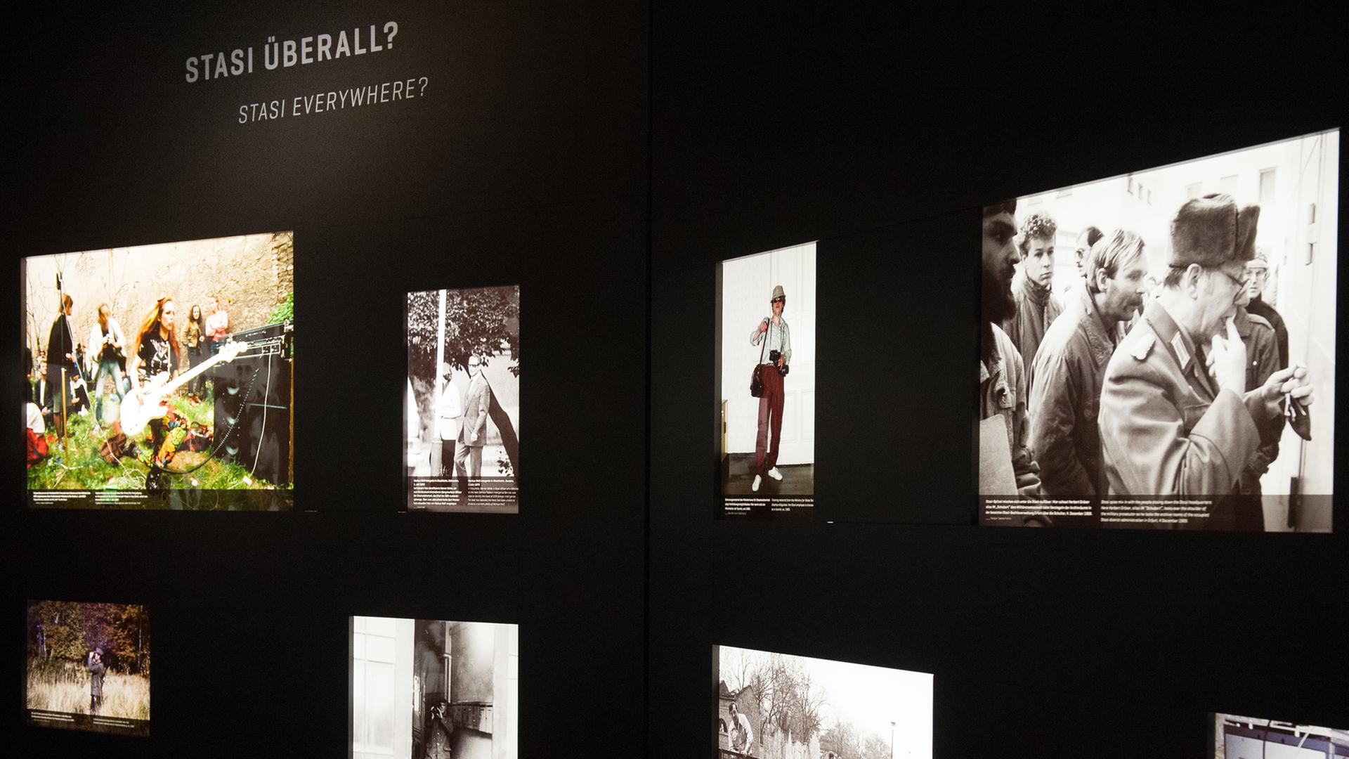 In einem Ausstellungsraum in der ehemaligen Stasi-Zentrale in der Normannenstraße in Berlin sind am 14.01.2015 bei der Eröffnung der neuen Dauerausstellung «Staatssicherheit in der SED-Diktatur» Bilder und der Schriftzug "Stasi überall?" zu sehen.