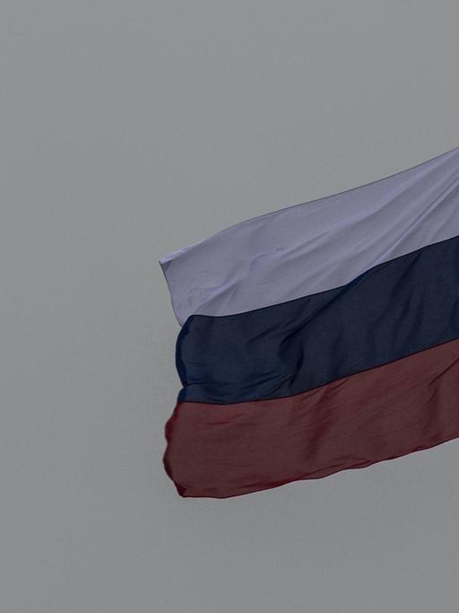 Die russische Flagge weht