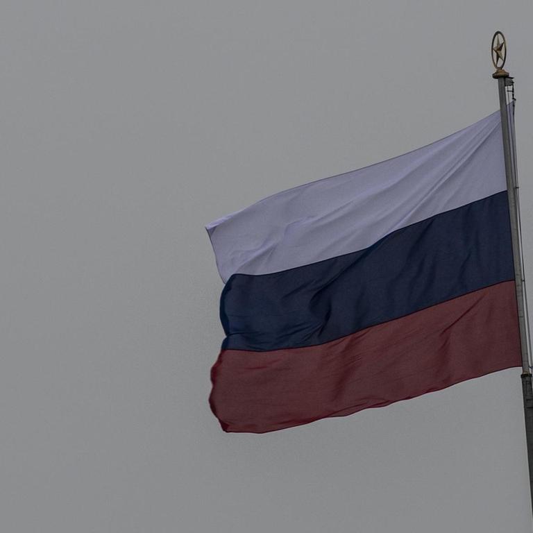 Die russische Flagge weht