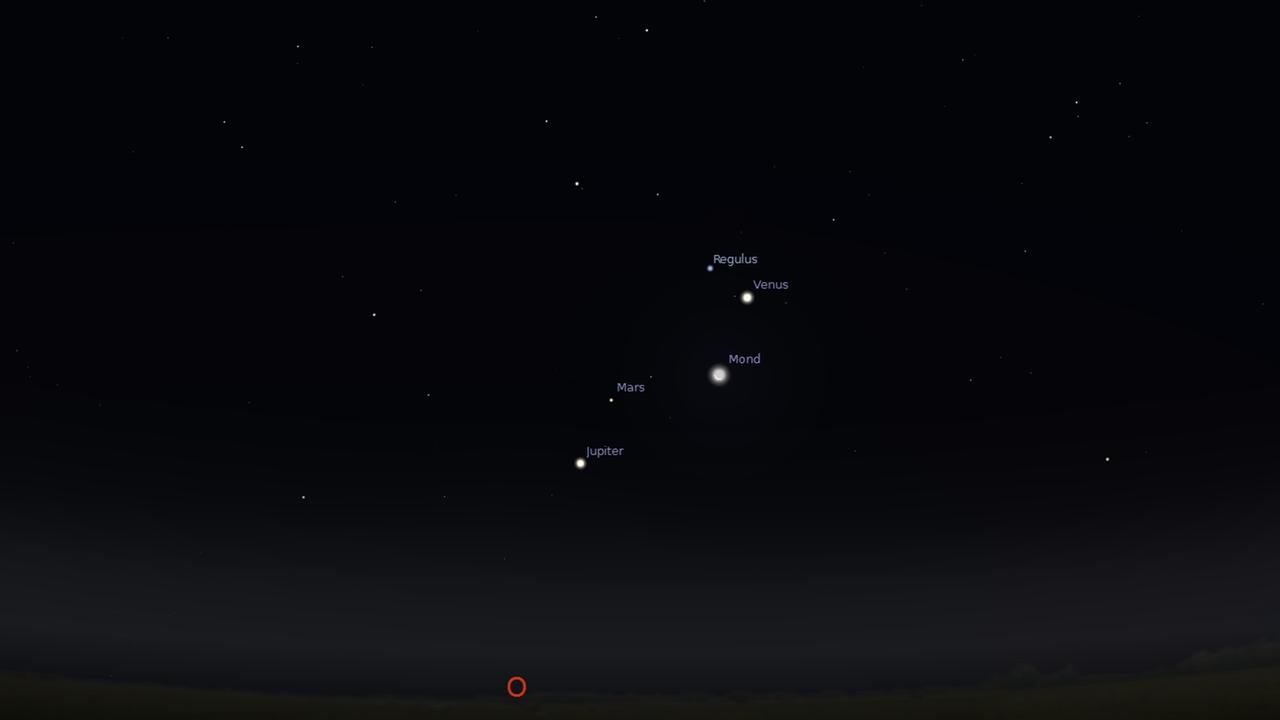 Morgendliches Gedränge: Regulus, Venus, Mond, Mars und Jupiter am Osthimmel