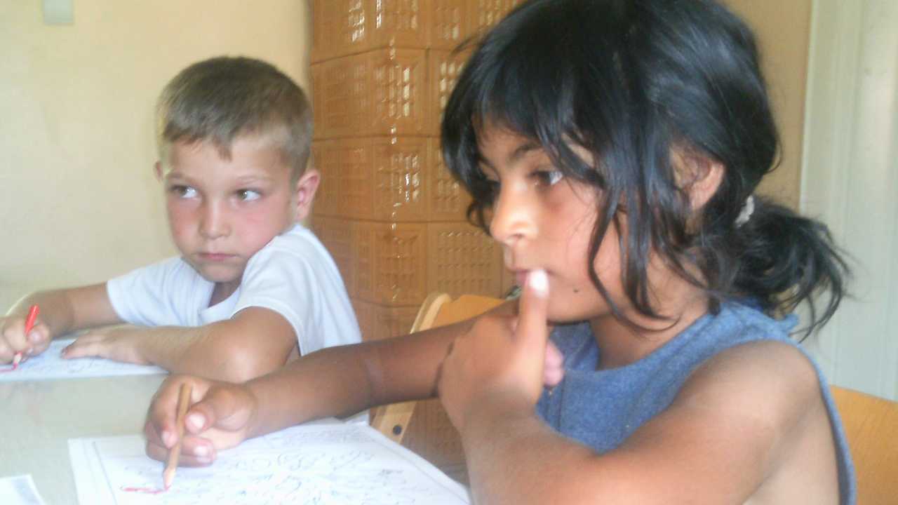 Roma-Kinder im Buki-Haus im rumänischen Dorf Cidreag 