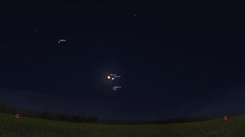 Das himmlische Dreigestirn aus Mond, Jupiter und Spica kurz nach dem Aufgang heute Abend
