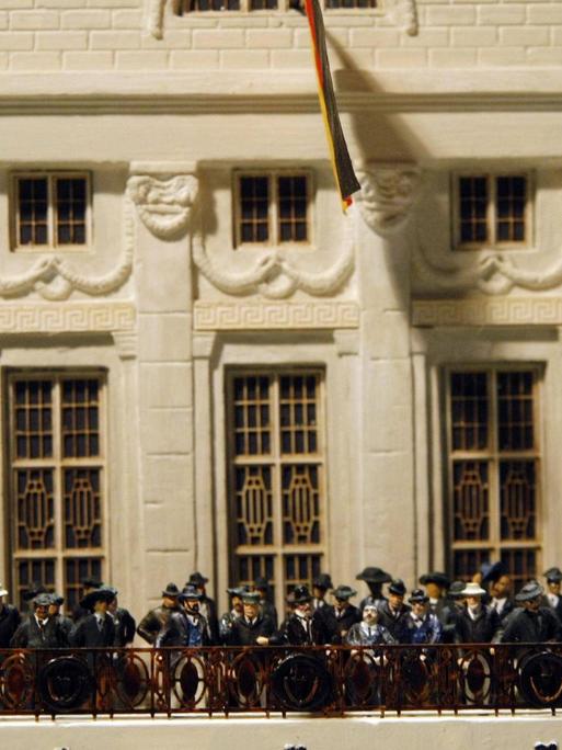 Theatermodell des Deutschen Nationaltheater Weimar (DNT) von Mathias Möhl im Stadtmuseum Weimar im Bertuchhaus zeigt die historische Situation am 21. August 1919