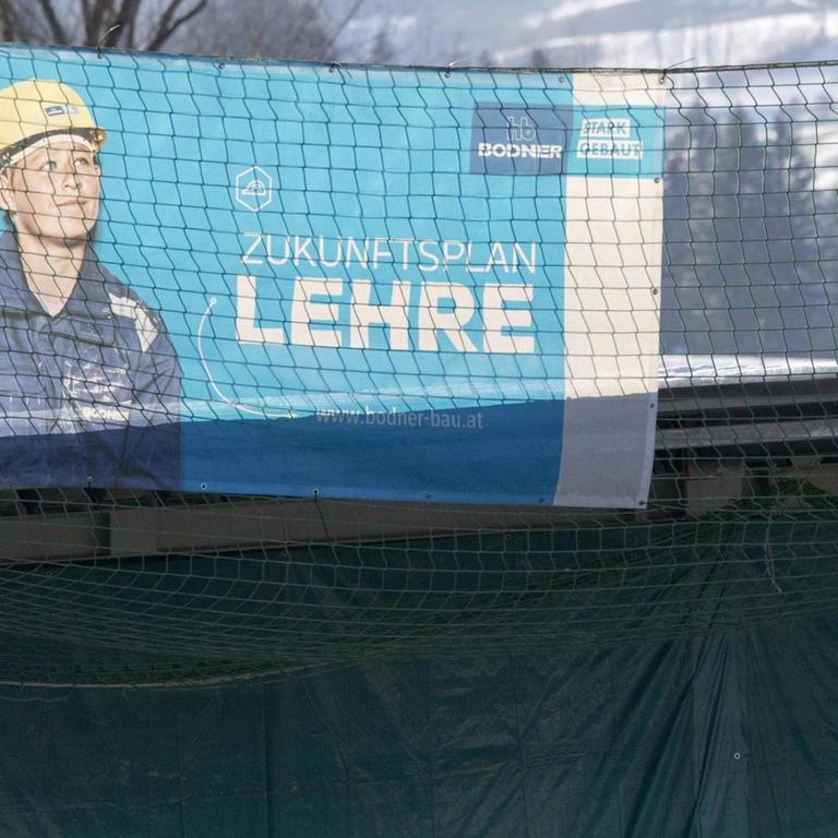 Ein Werbeplakat der Bauwirtschaft in Österreich, die Lehrlinge sucht
