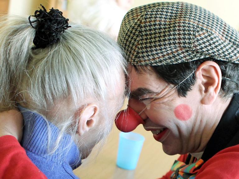Der ehemalige Journalist Ulrich Fey arbeitet heute als Clown in Seniorenheimen.