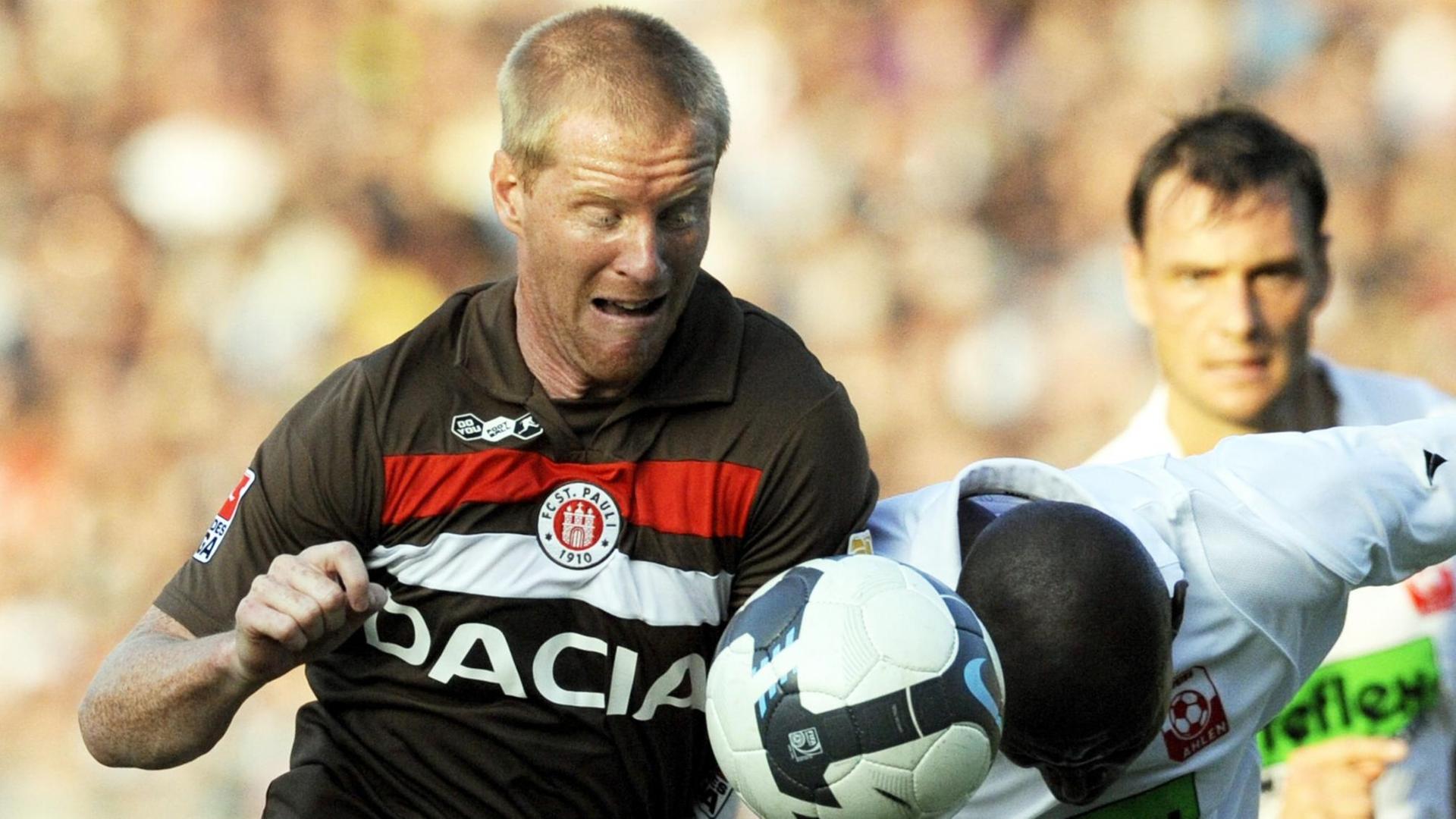 Der Ostfriese und heutige St.-Pauli-Trainer Timo Schulz im Trikot der Hamburger 2009.