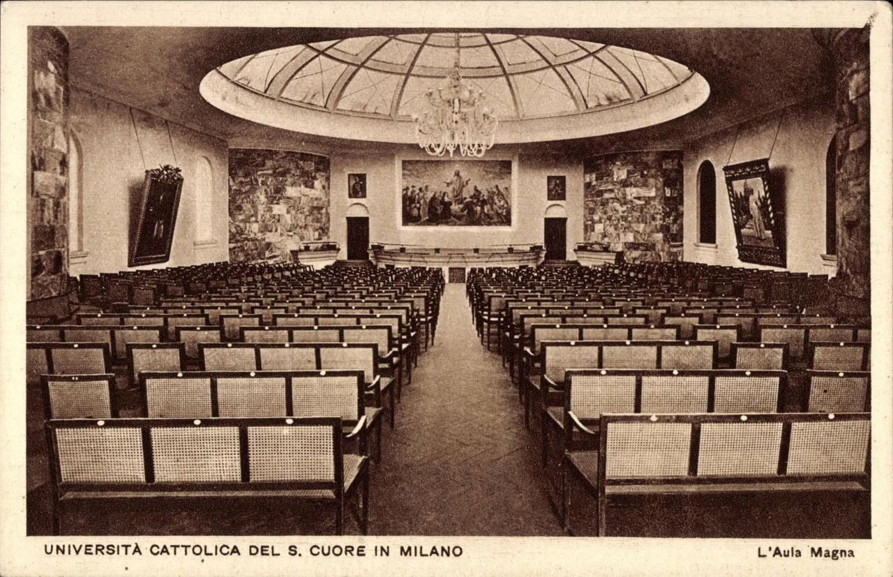 Ein Hörsaal der Università Cattolica auf einer Ansichtskarte aus den 30er-Jahren