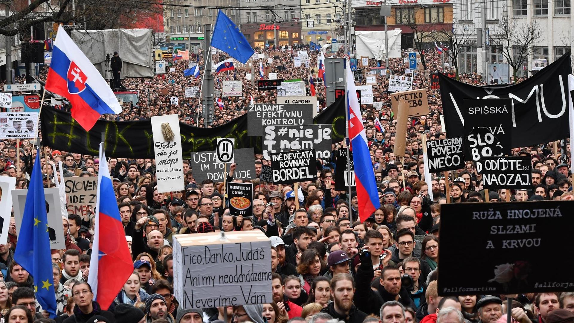 Proteste nach der Ermordung von Jan Kuciak and seiner Verlobten Martina Kusnirova am 16. März 2018 in Bratislava, Slowakei.