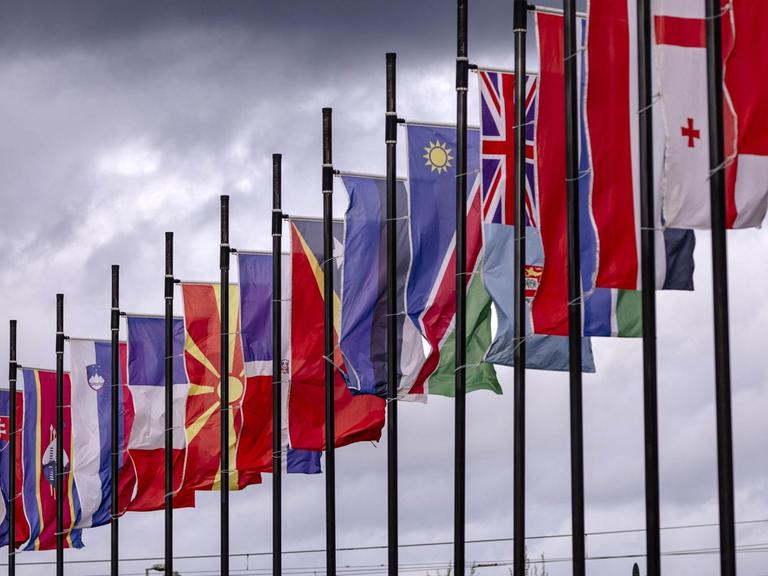 In der deutschen UNO-Stadt Bonn wehen die Flaggen aller Mitgliedsstaaten der Vereinten Nationen.