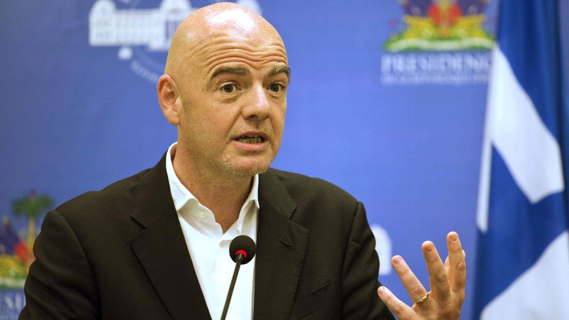 FIFA-Präsident Gianni Infantino bei einer Pressekonferenz in Bahrain