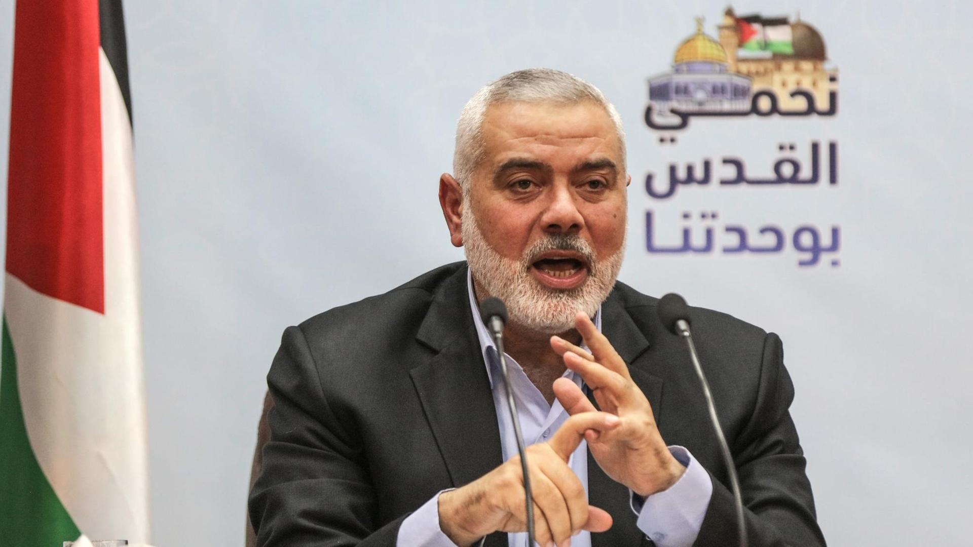 Ismail Hanija, Chef der radikalislamischen Hamas, gestikuliert.