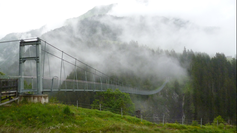 Hängebrücke im Nebel, Holzgau