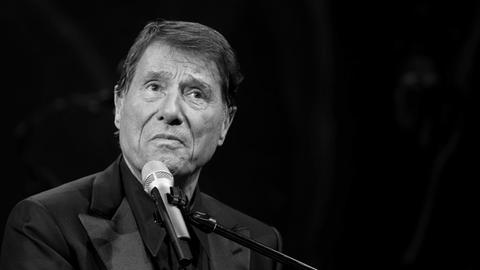 Der österreichische Sänger Udo Jürgens während eines Auftritts in Scheveningen, Holland, am 24.Oktober 2009.