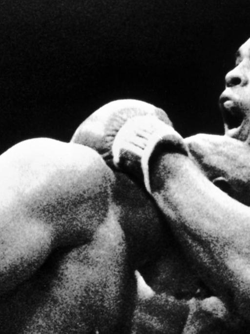 Muhammad Ali boxt gegen Ernie Shavers.