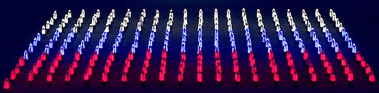 Russische Flagge - in LED von Athleten choreographiert Russische Flagge - in LED von Athleten choreographiert
