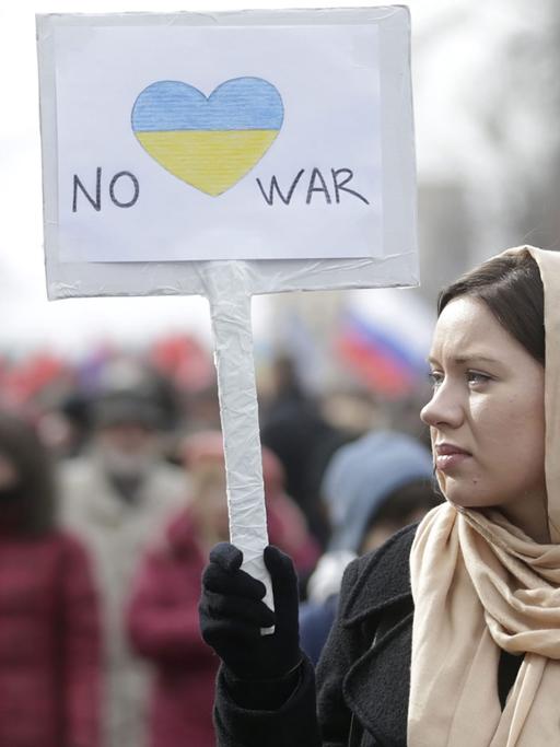 Demonstrantin in Moskau